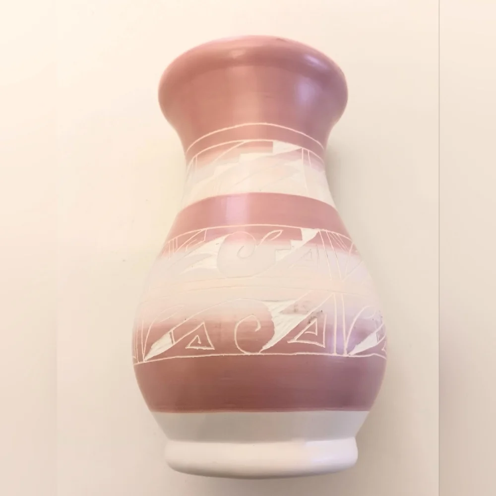 Vintage signed etched ceramic Southwestern Native vase vessel. 7.5" tall - Picture 8 of 13